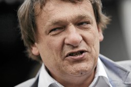 SLD rozpoczyna "ścisłą współpracę" z Tymochowiczem