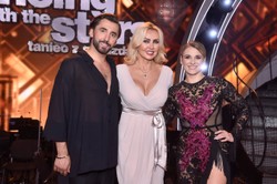 Teresa Werner pluska się w ogrodowej balii. Czerwone koronki i zachwyty fanów [FOTO]