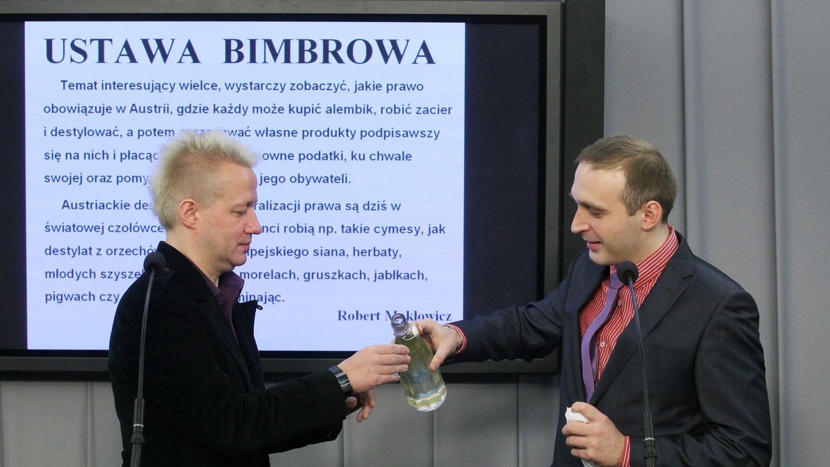 Do Sejmu trafi projekt tzw. ustawy bimbrowej autorstwa klubu Ruchu Palikota. Projekt zakłada, że rolnicy mogliby legalnie sprzedawać własne wyroby alkoholowe jako produkty regionalne.
