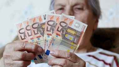 rząd proponuje wyższe składki i niższe emerytury. w tym kraju nie chcą