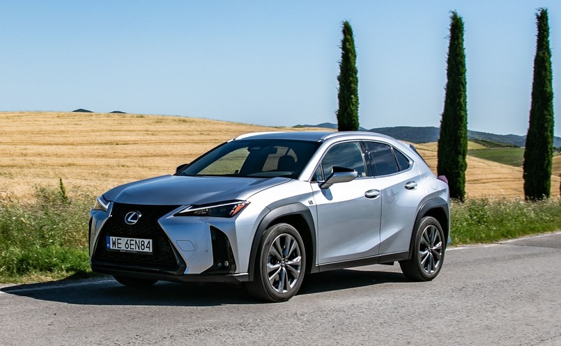 Nowy Lexus UX 300h
