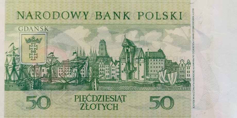 Seria banknotów o kryptonimie E-71 była zaplanowana na wypadek zniszczenia PWPW oraz przeniesienia produkcji do drukarni zastępczej w skutku hipotetycznych działań wojennych