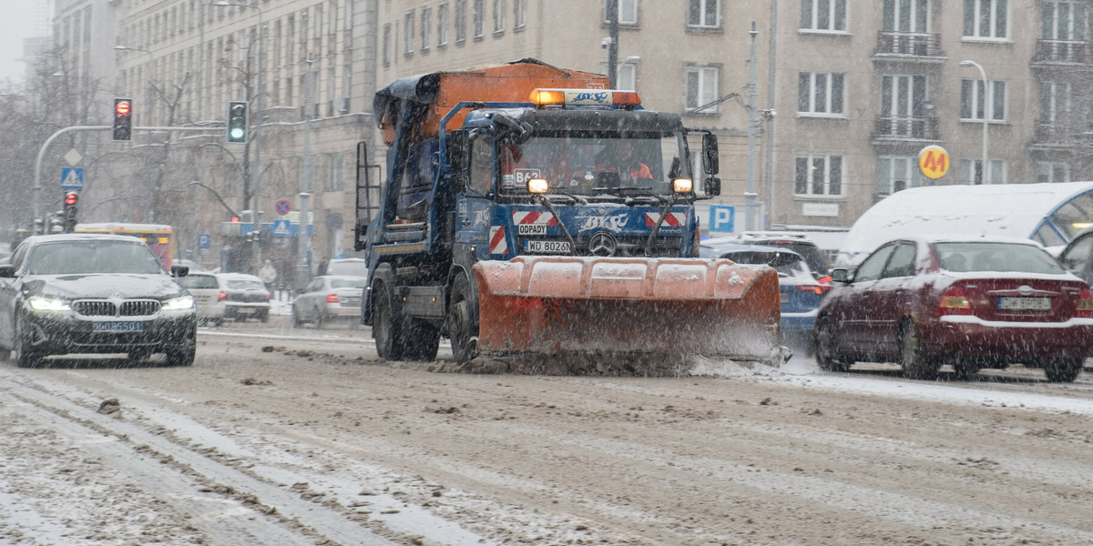 Obfite opady śniegu w Warszawie w grudniu 2022 r.