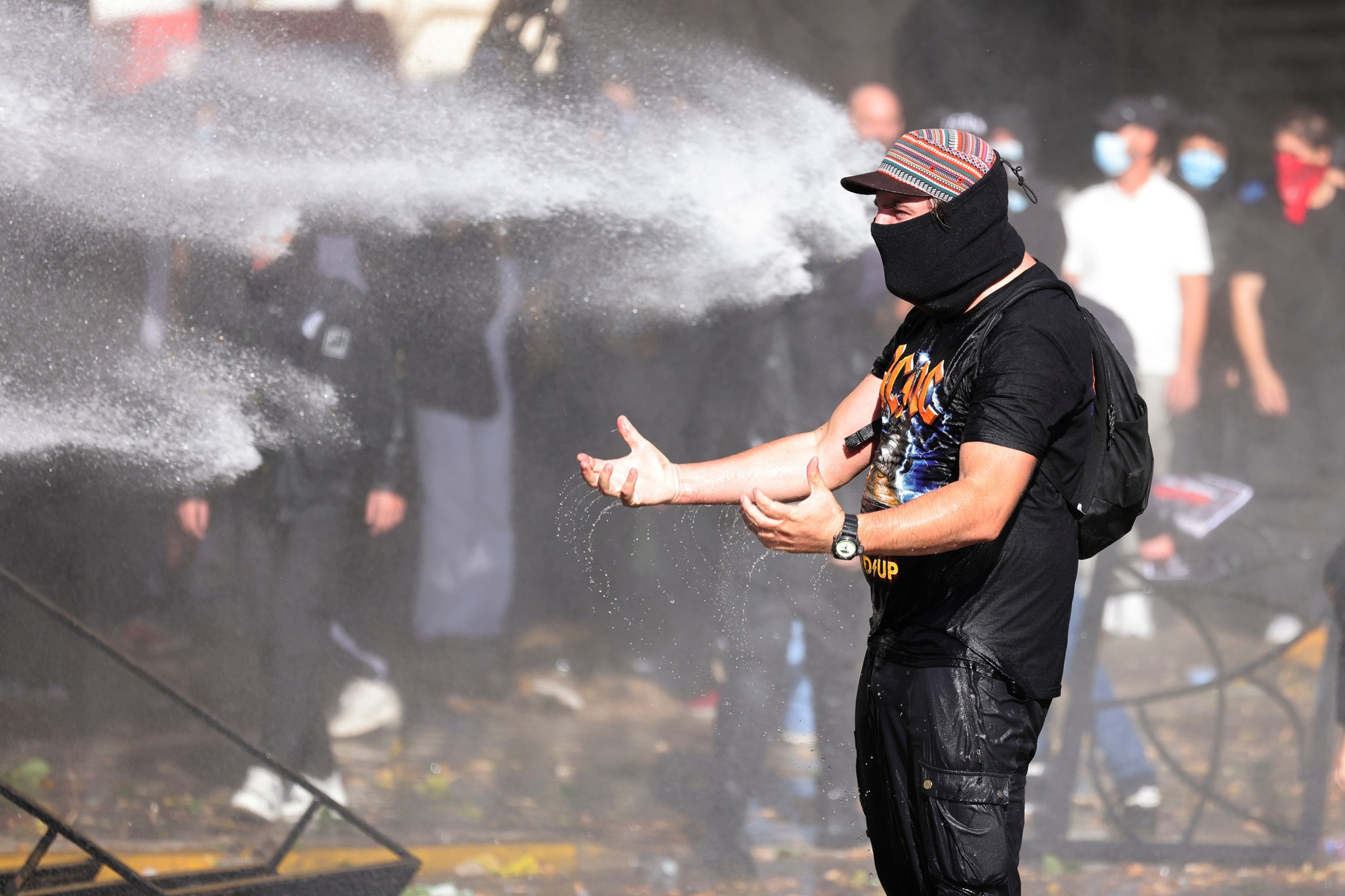 Masové protesty študentov v Albánsku prerástli do celonárodnej krízy, ulice zaplavili tisíce ľudí.