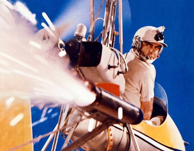 10. Nancy Sinatra 'You Only Live Twice' z filmu 'Żyje się tylko dwa razy'