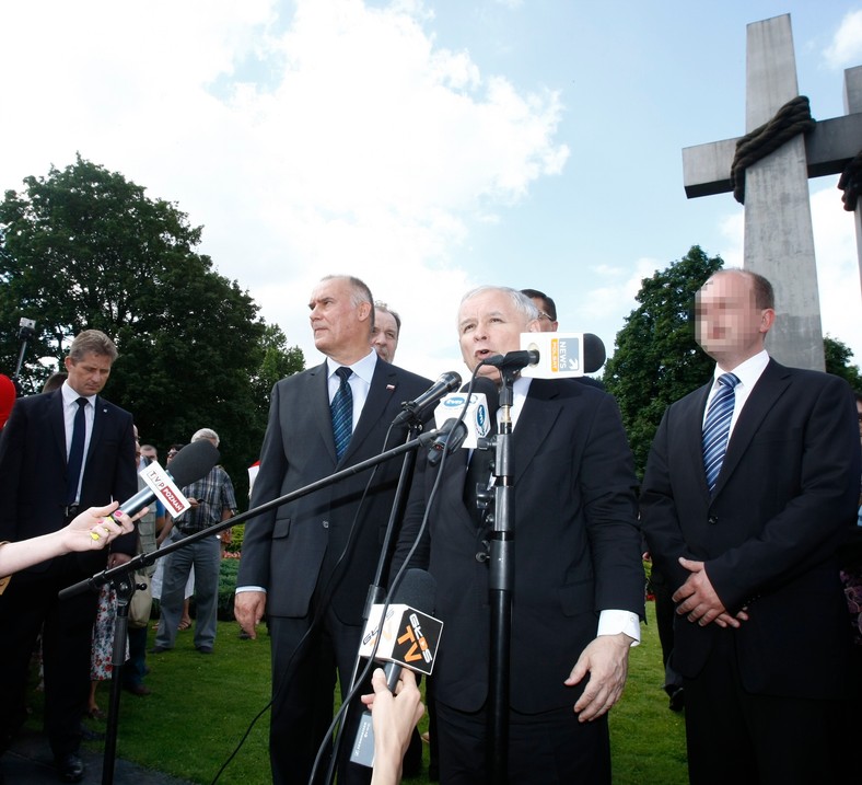 2011 r., ówczesny poseł PiS Tomasz G. w towarzystwie Jarosława Kaczyńskiego podczas konferencji w Poznaniu.