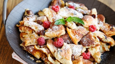 Oryginalny przepis na Kaiserschmarrn. Jak zrobić omlet cesarski?