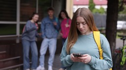 men chce uporządkować szkolne statuty. koniec z absurdalnymi zapisami