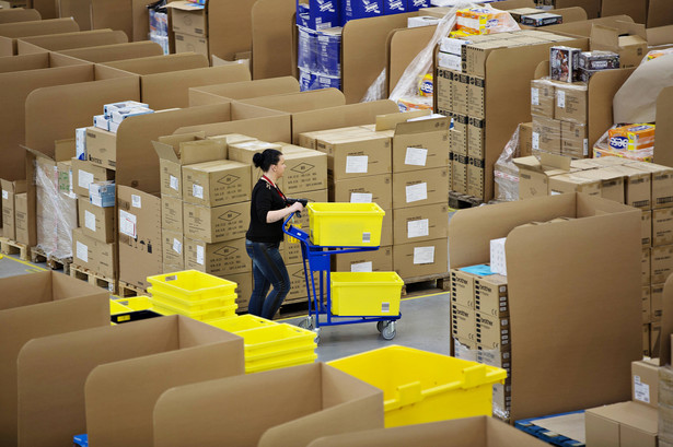 Amazon szuka pracowników. Płaci 13 złotych za godzinę
