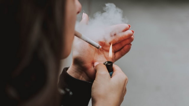 Właściciel marki Marlboro apeluje o zakaz sprzedaży papierosów w Wielkiej Brytanii do 2030 r.