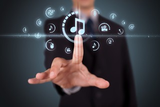 Rynek muzyczny w Polsce: Rośnie siła streamingu, ale wciąż chętnie kupujemy CD i winyle