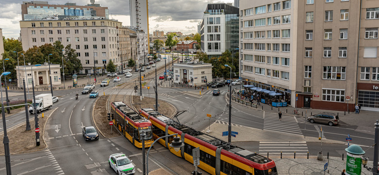 Warszawa: samochód Służby Ochrony Państwa zderzył się z tramwajem