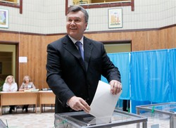 Partia Janukowycza wygrywa wybory na Ukrainie