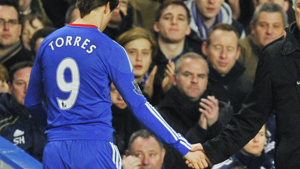 W zaległym spotkaniu Premier League londyńska Chelsea pokonała 2:1 Manchester United. Dzięki temu zwycięstwu The Blues awansowali na czwarte miejsce w tabeli. Jednak opiekun Londyńczyków, Carlo Ancelotti jest realistą: - Jesteśmy zbyt daleko od Manchesteru, by walczyć o zdobycie tytułu - powiedział Włoch.