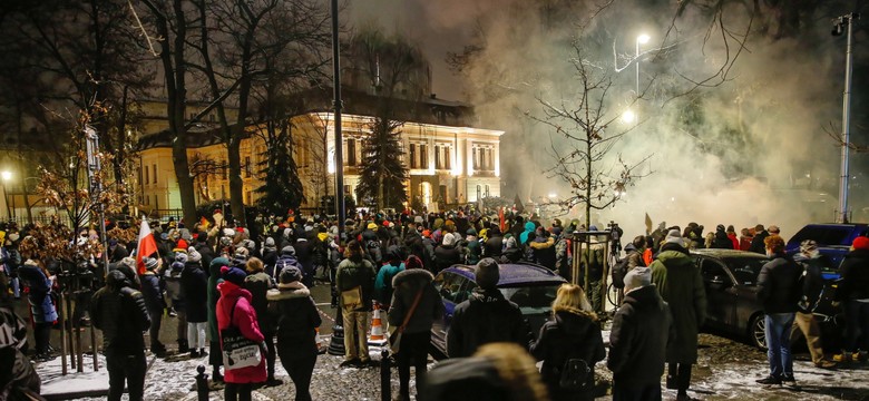 Protest Strajku Kobiet. Suchanow zatrzymana po wtargnięciu na teren TK