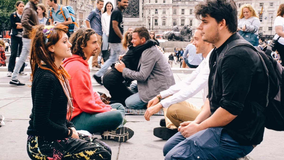 Już jutro każdy będzie mógł bez strachu spojrzeć w oczy drugiej osobie. W Tarasach Zamkowych odbędzie się akcja "The world biggest eye contact experiment", w której uczestniczy setki tysięcy ludzi z całego świata. Lublin jest jedynym miastem w Polsce, które bierze udział w tym wydarzeniu.