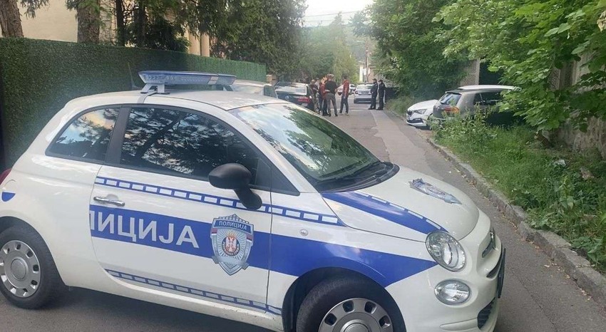 uviđaj policije ispred restorana na Senjaku