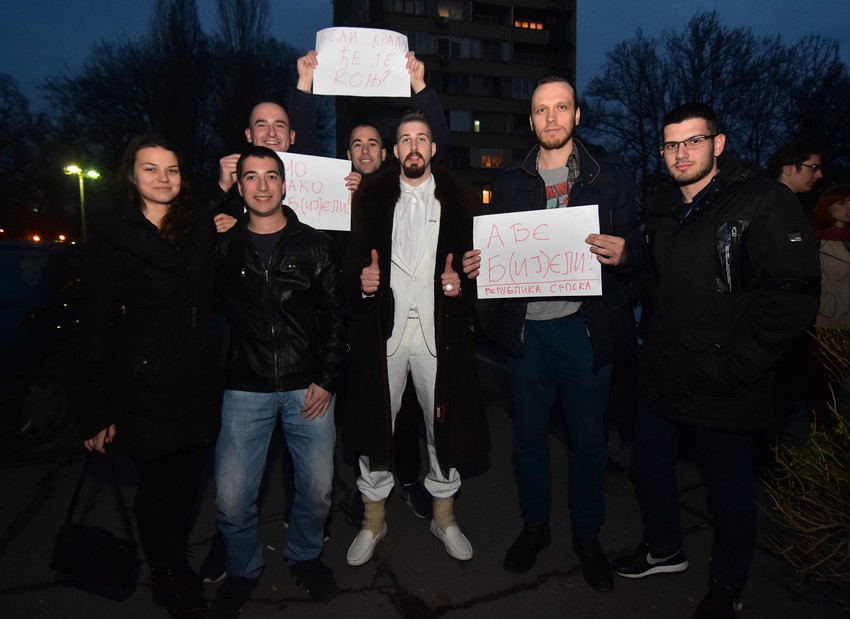 Ljubiša Preletačević Beli sa simpatizerima