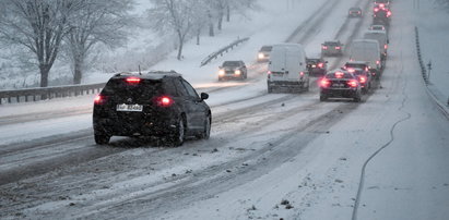 Potężny atak zimy w Polsce. Fatalna sytuacja na drogach. ZDJĘCIA