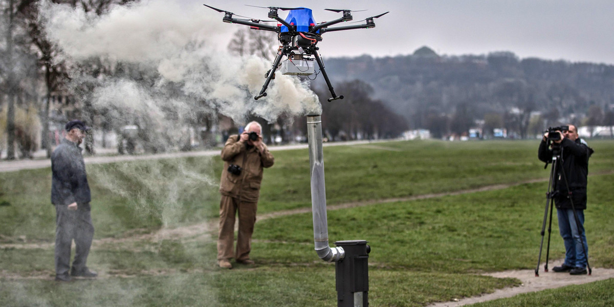 Dronem badają smog w Krakowie 