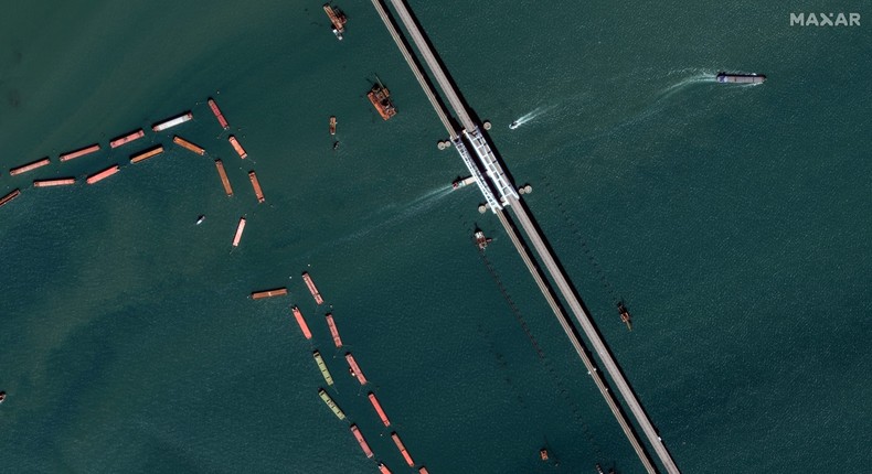 A close-up view of barriers and ship traffic near the Kerch Bridge on September 28.Satellite image 2024 Maxar Technologies.