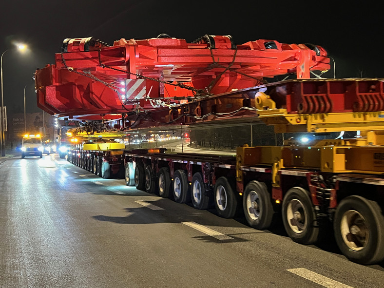 Transport gigantycznej maszyny TBM w Warszawie