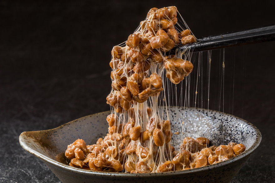 Fermentowane ziarna soi w natto zawierają korzystne bakterie probiotyczne
