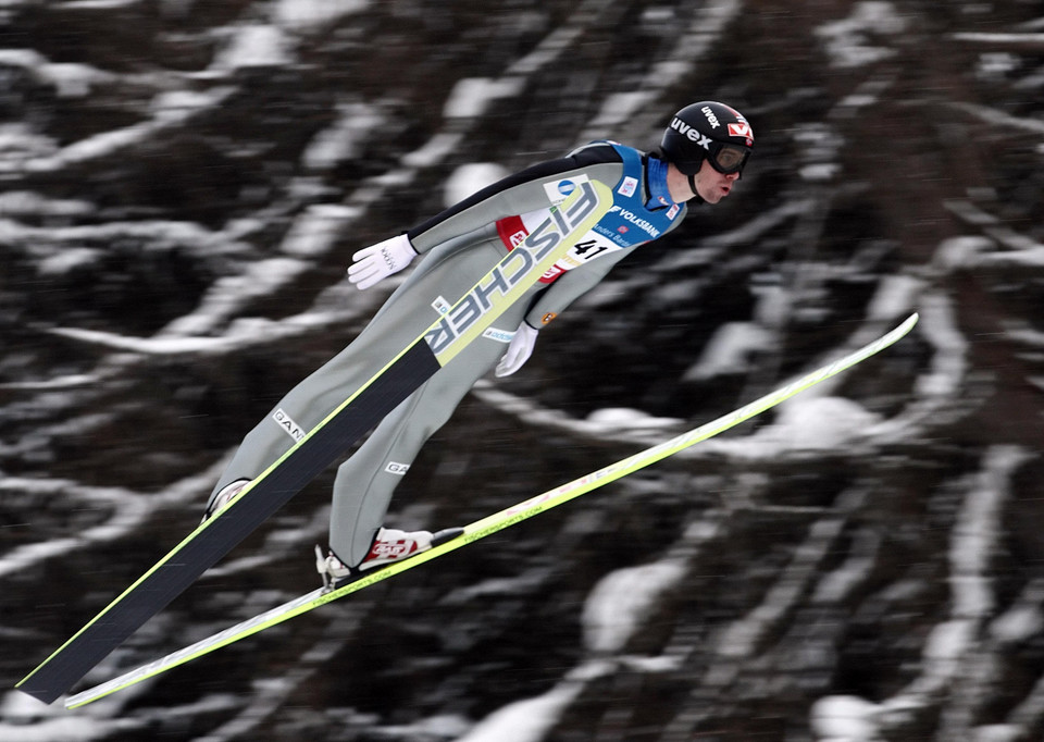 Austria, BAD MITTERNDORF, 2012-01-15T111234Z_01_HPB03_RTRIDSP_3_SKIJUMPING.jpg