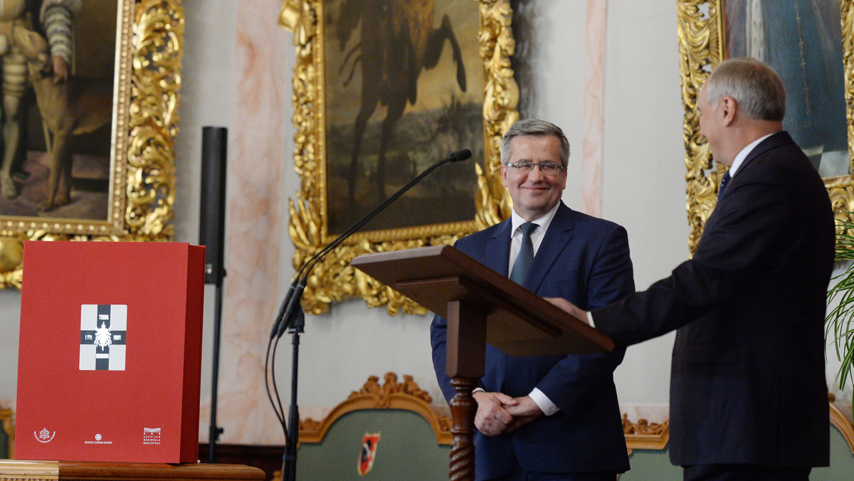 Prezydent Bronisław Komorowski otrzymał w Rydze kopię księgi "Terra Mariana", opowiadającej m.in. o historii Inflantów. Zapowiedział, że znajdzie ona swoje miejsce w Bibliotece Narodowej w Warszawie.