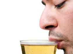 Jak niskoprocentowe piwo wpływa na organizm? To nie jest trunek dla kierowców