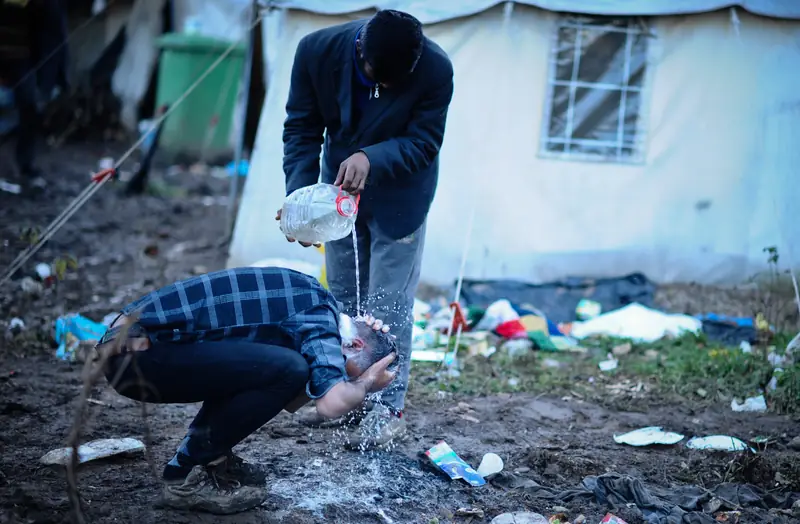 Warunki w obozach są trudne do życia nawet bez pandemii