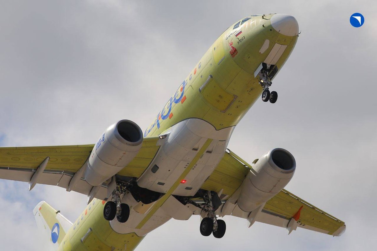 Superjet SJ-100