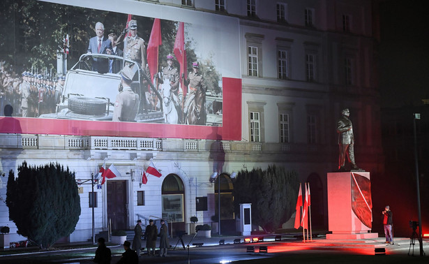 Odsłonięcie pomnika Lecha Kaczyńskiego. Prezes PiS mówi, że teraz przyszła pora na muzeum, Duda stawia byłego prezydenta na równi z Piłsudskim