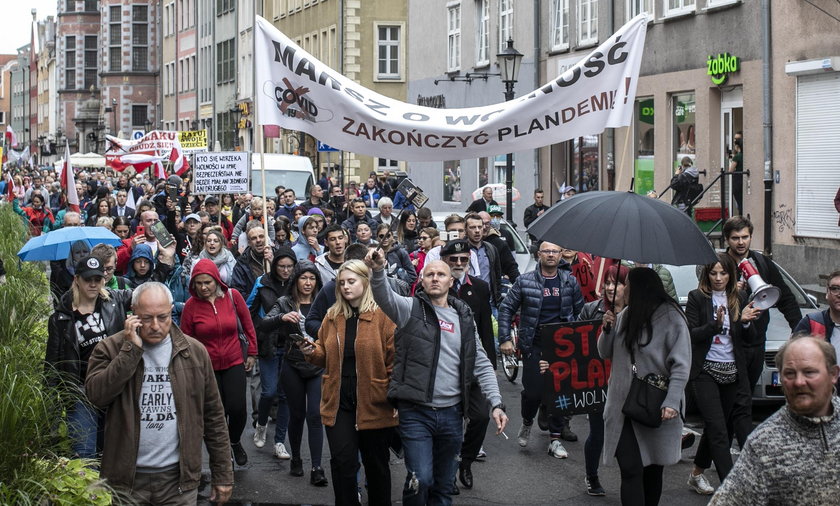 Manifestacja antycovidowców w Gdańsku. 