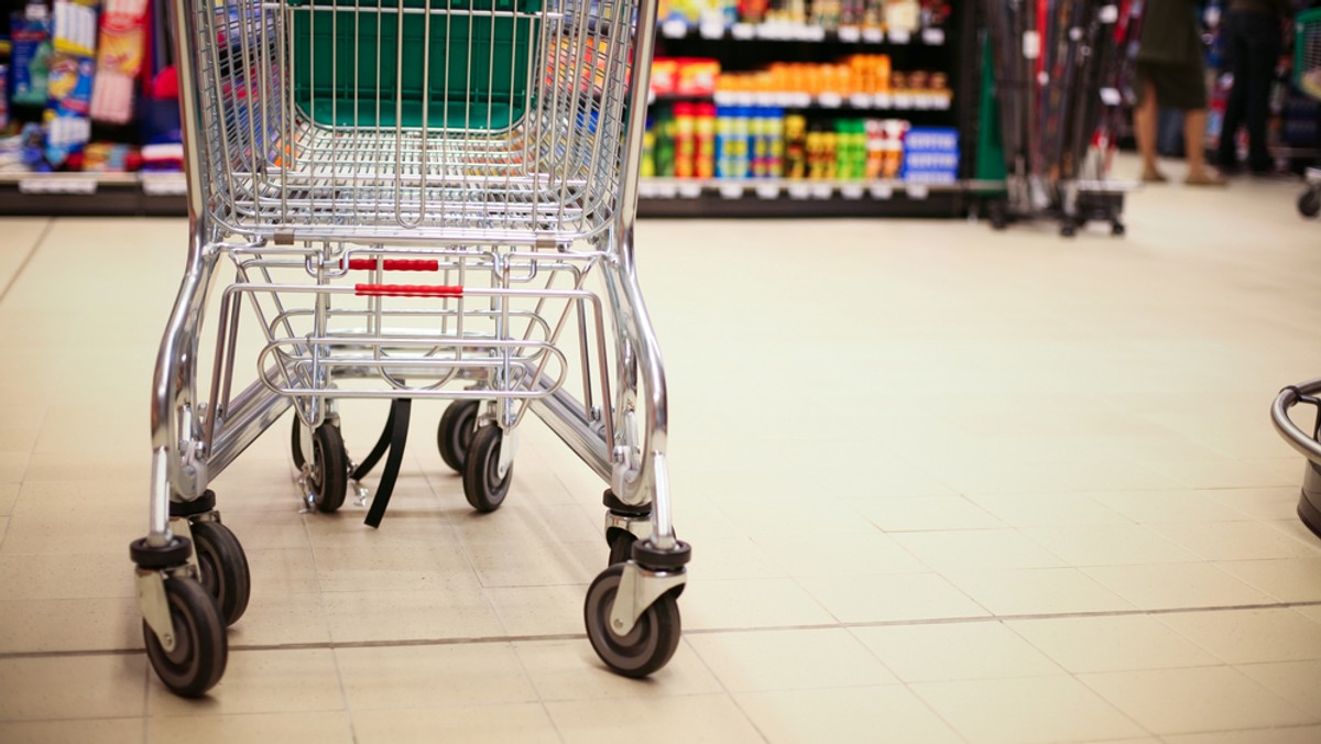 W jednym z największych brytyjskich centrów handlowych wydzielono "szybki pas ruchu" dla osób, które się spieszą. W ten sposób właściciele chcą zapobiegać nieporozumieniom między klientami.