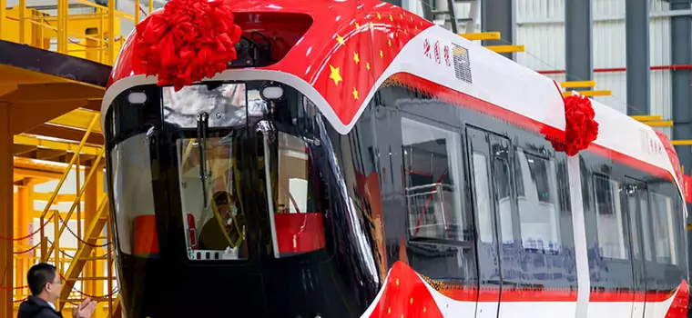 W Chinach powstał Skytrain – pierwszy "latający" pociąg maglev. Zobacz nagranie z jazdy