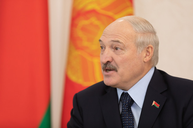 UE formalnie przyjęła sankcje wobec przedstawicieli władz Białorusi. Na liście sankcyjnej nie ma Łukaszenki