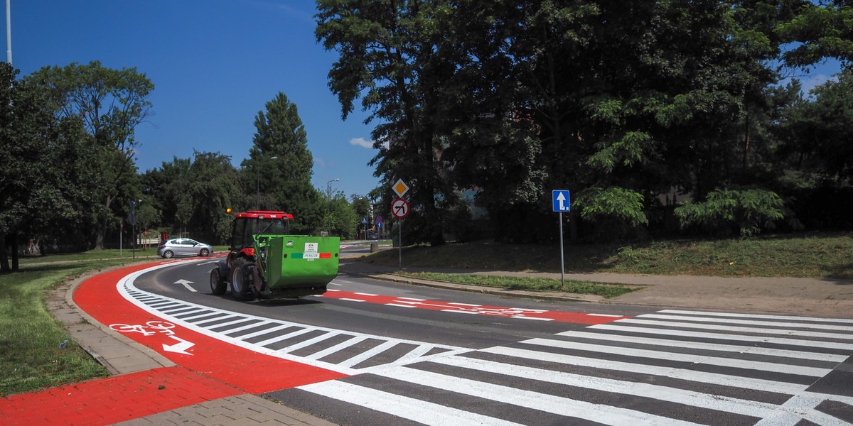 Urzędnicy zwęzili kolejna ulicę w Łodzi