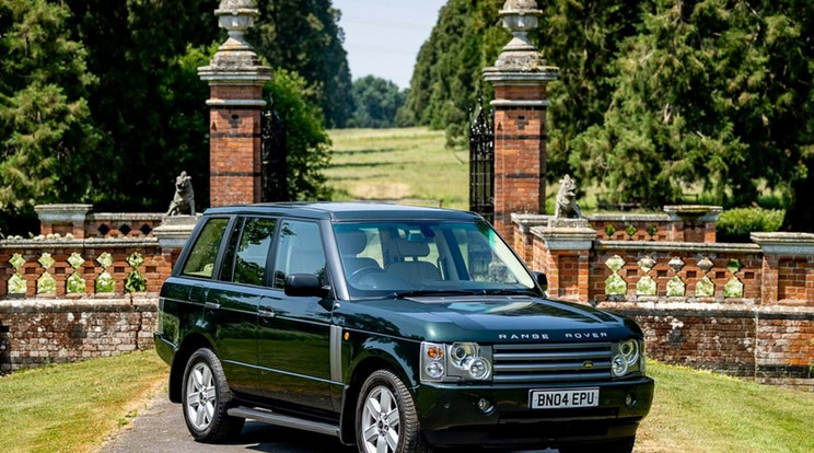 A Range Rover állítólag II. Erzsébeté volt, noha tulajdonosa ezt nem tudta egyértelműen bizonyítani