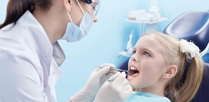 Będzie trudniej o wizytę dentysty na NFZ. Lekarze mają dosyć