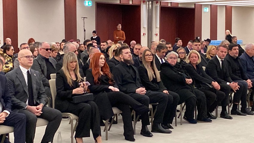 Porodica Saše Popovića u prvom redu