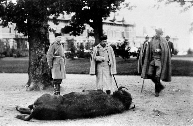 Car Mikołaj II po polowaniu w Białowieży