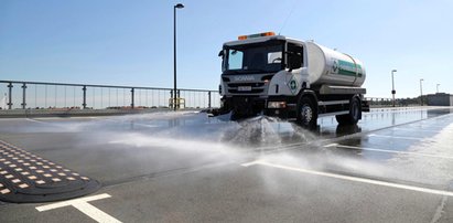 Niesamowite. Znalazł się chętny na... całą wodę z miejskiego basenu!