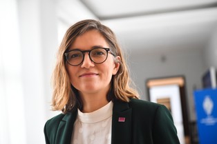 Biejat: Księży nam specjalnie nie potrzeba. Społeczeństwo się laicyzuje