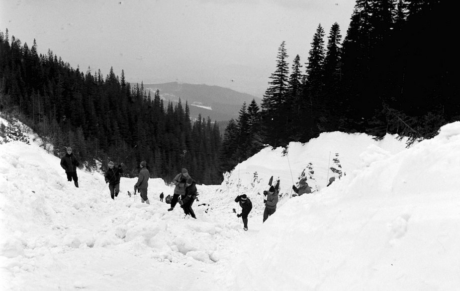 Największa i najtragiczniejsza lawina w dobie PRL-u zeszła 20 marca 1968 r. w Karkonoszach, w Białym Jarze w rejonie Karpacza
