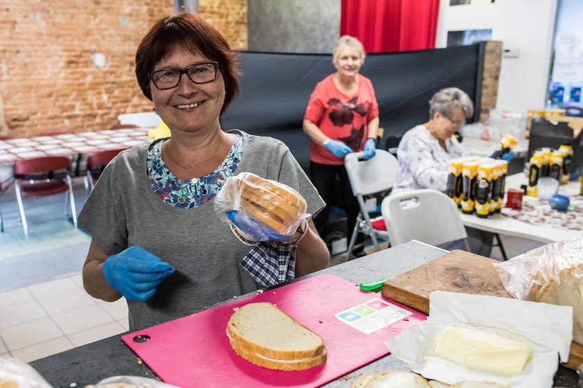 Seniorki z Leszna robią przetwory dla ubogich