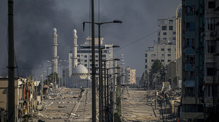 A pusztítás nyomai Gáza városában 2023. november 2-án, az izraeli haderő gázai övezeti hadművelete idején/Fotó: MTI/EPA/Mohamed Szaber