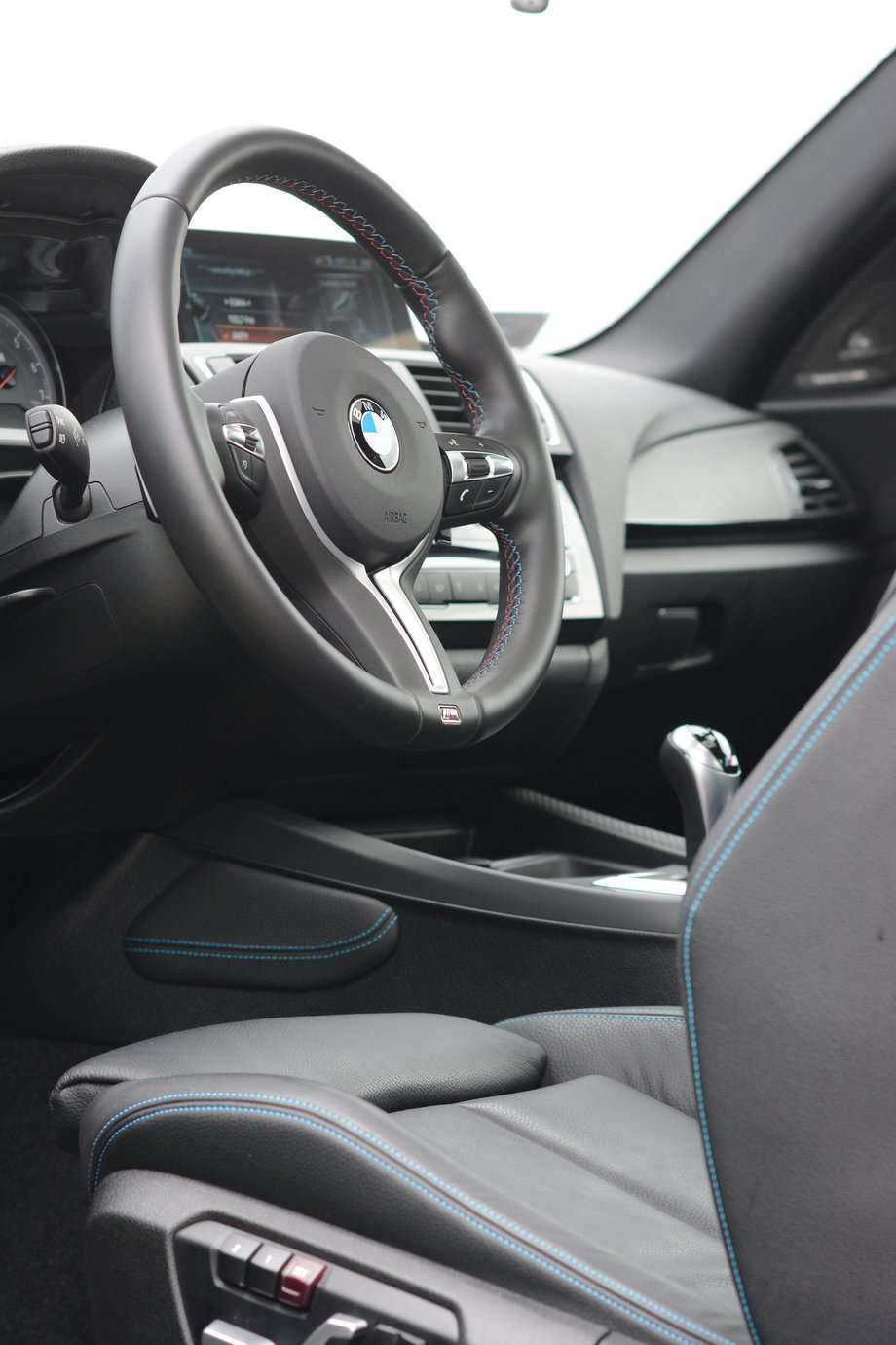 BMW M2 Coupe - 370 KM w przystojnym łobuzie (46)