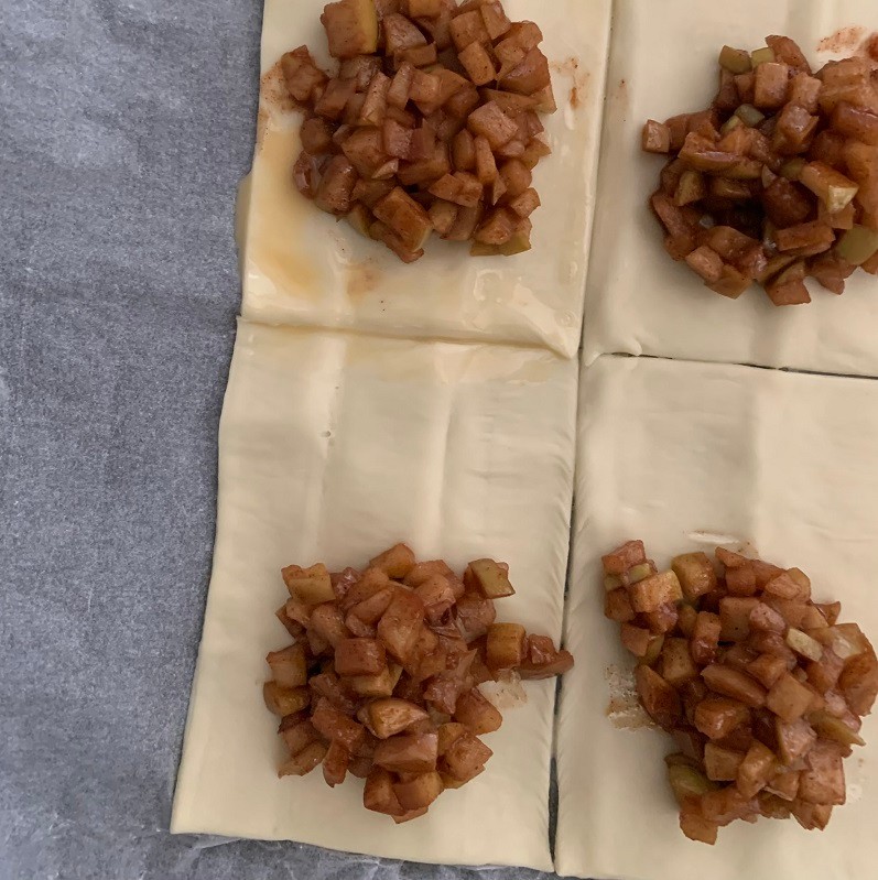 Jablkové taštičky, stačia vám 3 ingrediencie, ktoré väčšinou máte doma.