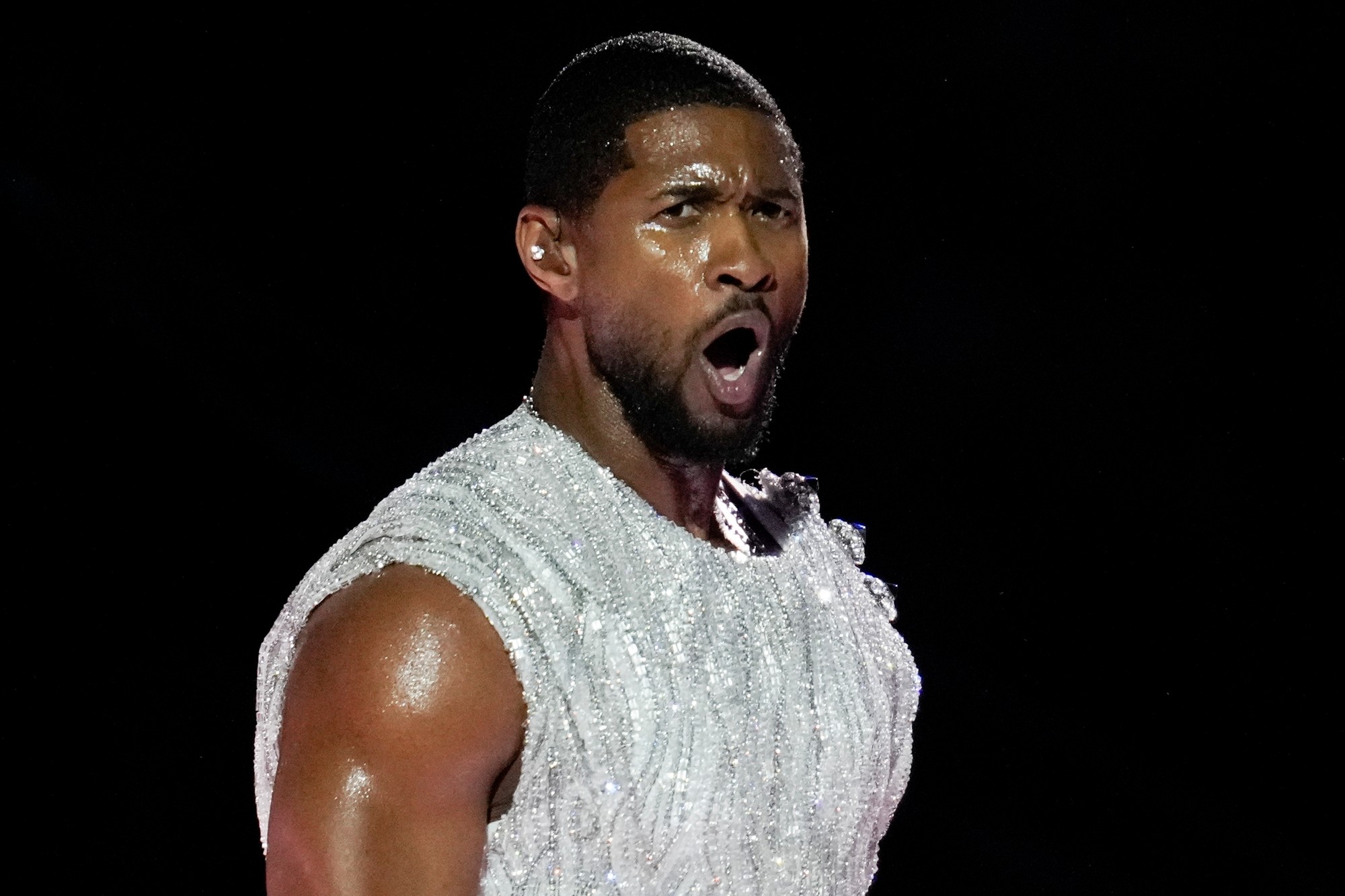 Spevák Usher na športovej udalosti roka - Super Bowl.